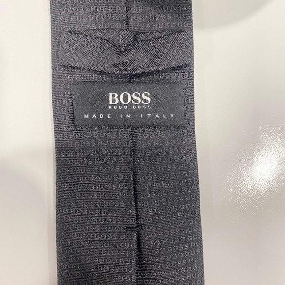Hugo Boss Italian Silk Thin Tie - Picture 2 of 5